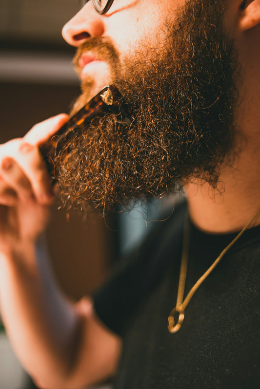 Aceites para barba y cabello: el toque esencial del cuidado masculino.
